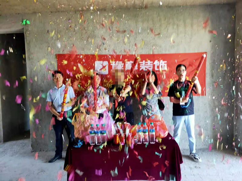 恭祝翠湖小區(qū)湯總愛家開工大吉！！